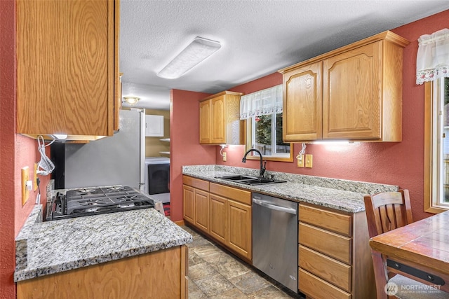 5215 Richmond Cres, Blaine, WA 98230 - kitchen featuring stainless steel appliances, washer / dryer, and a textured ceiling