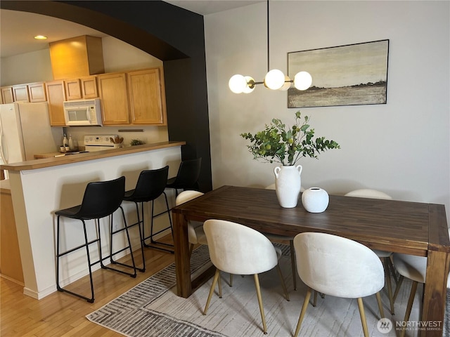 21507 42nd Ave S Unit P3, Seatac, WA 98198 - dining room featuring light wood-style floors, arched walkways, and recessed lighting