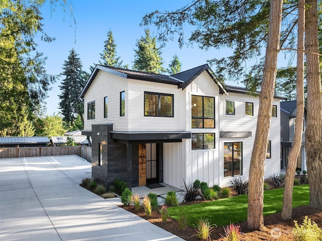 10511 NE 112th St, Kirkland, WA 98033 - view of front of house with board and batten siding