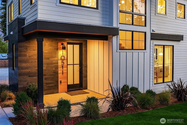 10511 NE 112th St, Kirkland, WA 98033 - view of exterior entry with board and batten siding