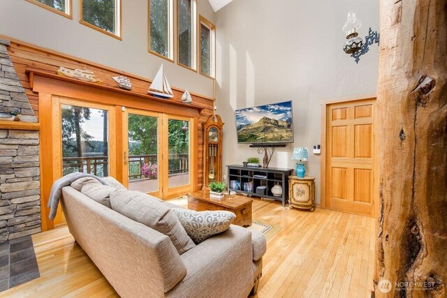 793 E Stadium Beach Rd W, Grapeview, WA 98546 - living room featuring a high ceiling and hardwood / wood-style floors