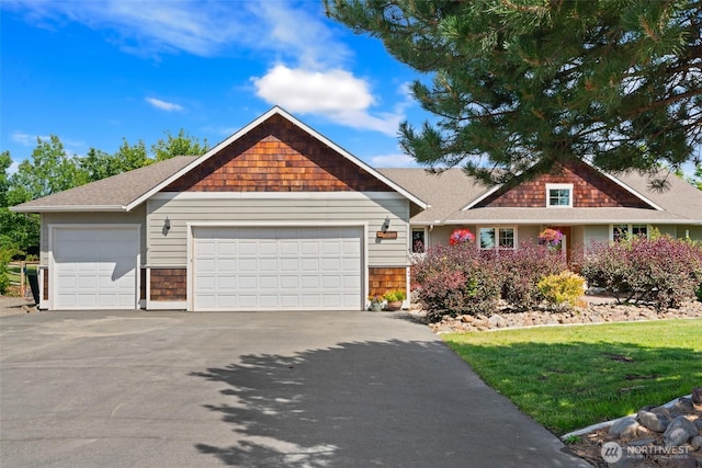 321 Range View Rd, Ellensburg, WA 98926 - craftsman inspired home featuring a front yard and driveway