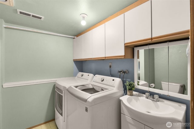 35404 18th Ave SW, Federal Way, WA 99023 - laundry area featuring washing machine and dryer and cabinet space