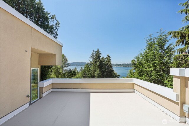 1706 205th Pl NE, Sammamish, WA 98074 - balcony with a water view