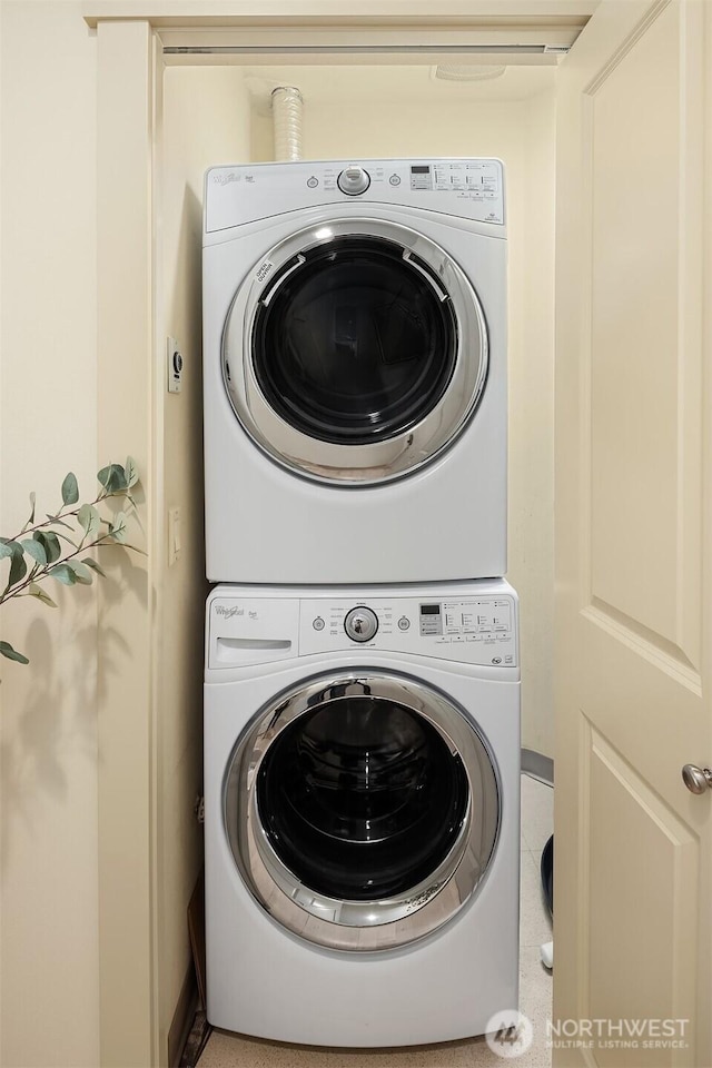 2035 Eastlake Ave E Unit 301, Seattle, WA 98102 - laundry area featuring stacked washing machine and dryer