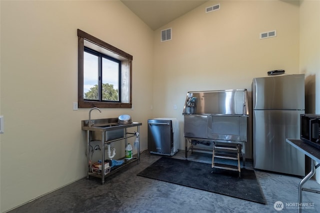 2617 Byrnes Rd, Touchet, WA 99360 - miscellaneous room featuring vaulted ceiling and concrete flooring