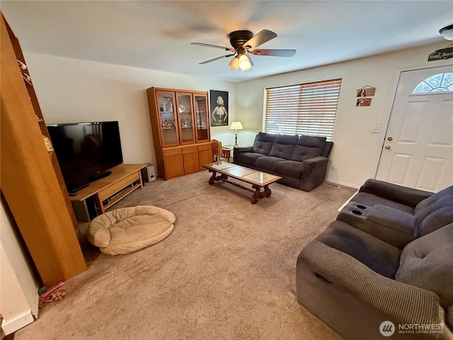1700 Lincoln Park Cir, Wenatchee, WA 98801 - carpeted living room featuring a ceiling fan