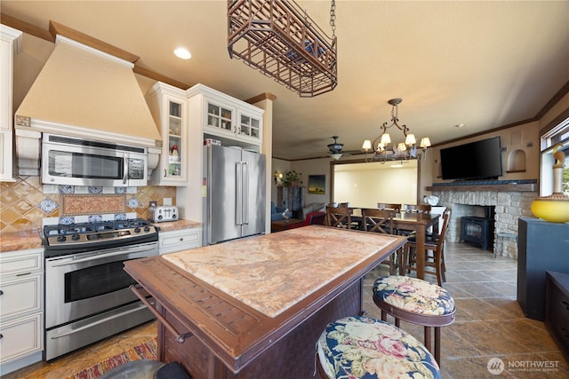 2020 W Woodin Ave, Chelan, WA 98816 - kitchen featuring stainless steel appliances, open floor plan, backsplash, light countertops, and a center island