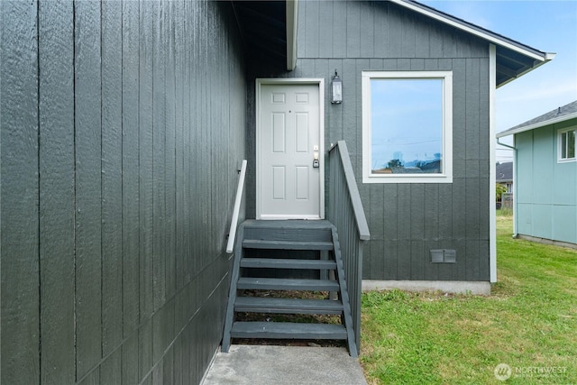 1608 W Market St, Aberdeen, WA 98520 - entrance to property featuring a lawn
