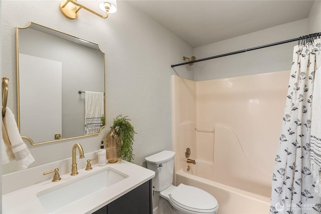 1608 W Market St, Aberdeen, WA 98520 - bathroom with vanity and shower / bath combination with curtain