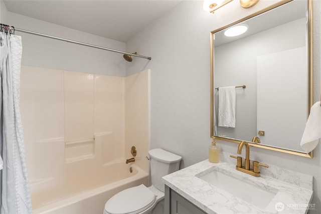1604 W Market St, Aberdeen, WA 98520 - bathroom with vanity and shower / bath combo