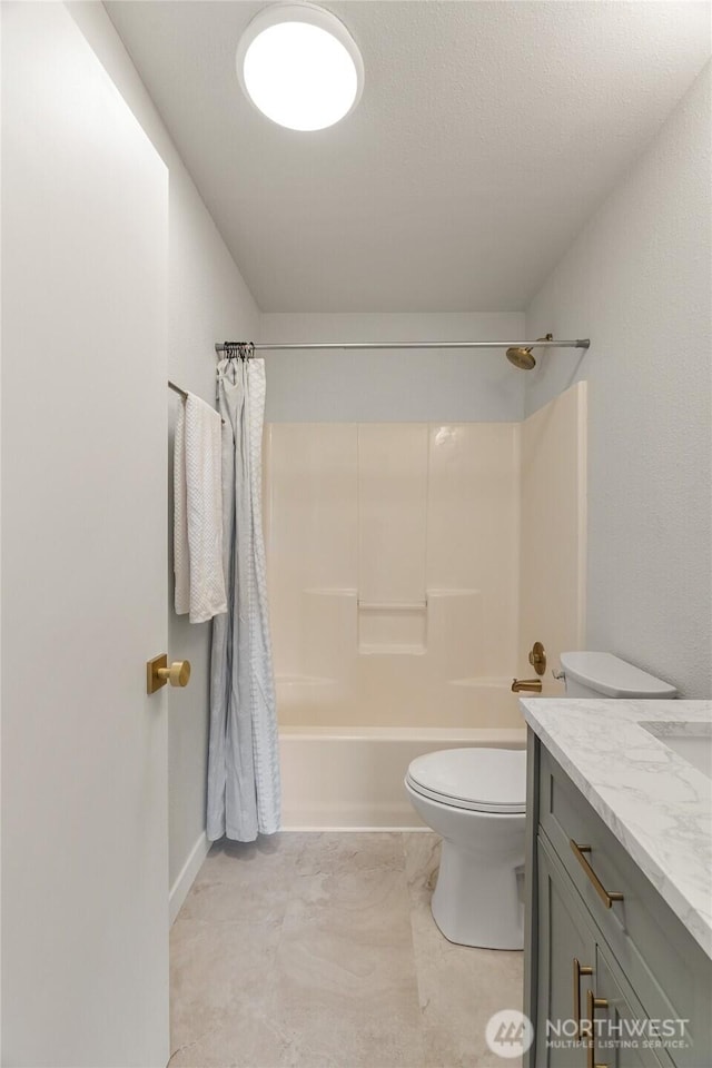 1604 W Market St, Aberdeen, WA 98520 - full bathroom featuring shower / tub combo with curtain and vanity