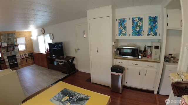 1200 Lincoln St Unit 148, Bellingham, WA 98229 - living room with dark wood finished floors