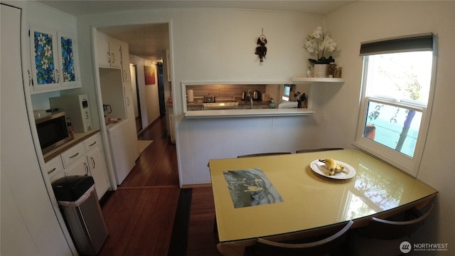 1200 Lincoln St Unit 148, Bellingham, WA 98229 - dining area featuring dark wood finished floors