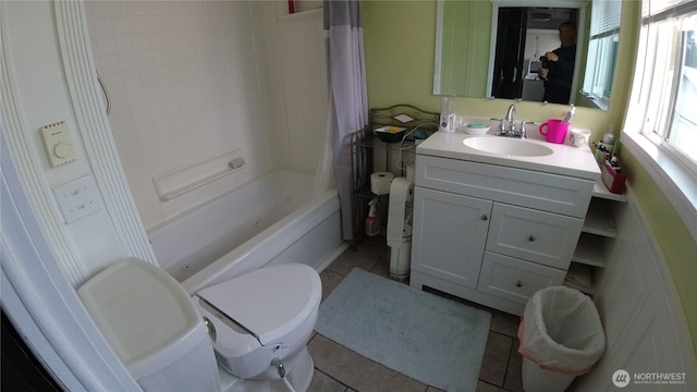 1200 Lincoln St Unit 148, Bellingham, WA 98229 - full bath featuring tile patterned floors, vanity, and shower / bath combo