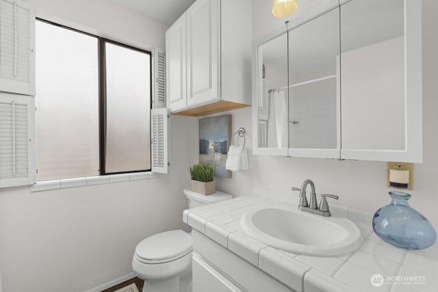 31609 41st Ave SW, Federal Way, WA 98023 - bathroom featuring vanity and a shower with curtain