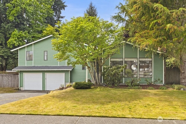 31609 41st Ave SW, Federal Way, WA 98023 - view of front of property with driveway and an attached garage