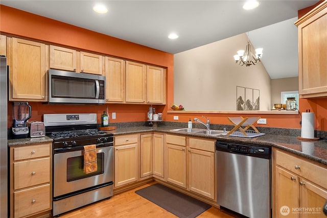 6547 Lindsay Ave SE Unit 18C, Auburn, WA 98092 - kitchen featuring appliances with stainless steel finishes, light brown cabinetry, light wood-style floors, dark countertops, and recessed lighting