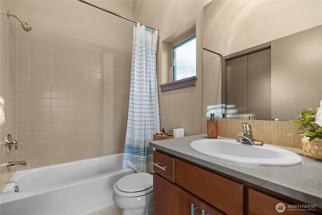 923 N 85th St Unit A, Seattle, WA 98103 - full bathroom featuring shower / bathtub combination with curtain and vanity