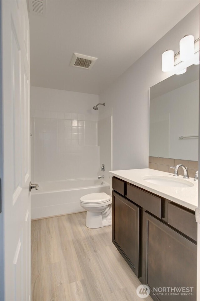 232 Jett Ct, Montesano, WA 98563 - full bath featuring wood finished floors, vanity, washtub / shower combination, and decorative backsplash