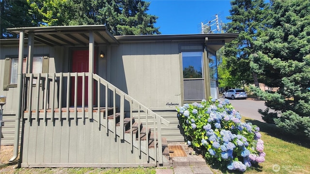 869 Mahogany Ln NW, Silverdale, WA 98383 - manufactured / mobile home with stairway