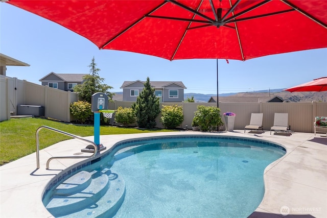 2219 Treat St SE, East Wenatchee, WA 98802 - view of swimming pool featuring a fenced backyard and a patio area