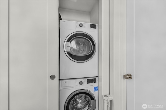 5945 41st Ave SW Unit A, Seattle, WA 98136 - laundry area featuring estacked washer and dryer