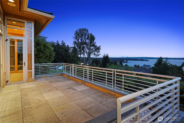 5511 104th Ave NE, Kirkland, WA 98033 - balcony with a water view