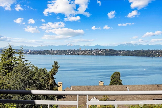 5511 104th Ave NE, Kirkland, WA 98033 - water view featuring a mountain backdrop