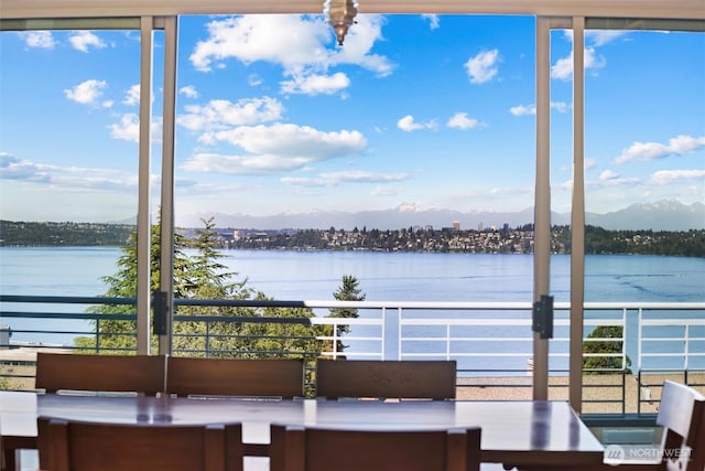5511 104th Ave NE, Kirkland, WA 98033 - sunroom / solarium with a water and mountain view