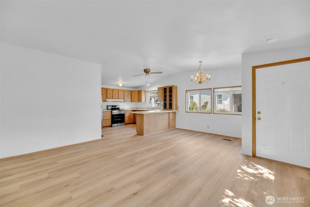 32820 20th Ave S Unit 35, Federal Way, WA 98003 - unfurnished living room featuring light wood finished floors, a chandelier, vaulted ceiling, and ceiling fan