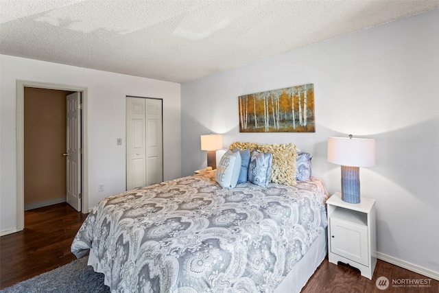6105 N 16th St Unit N203, Tacoma, WA 98406 - bedroom with wood finished floors, a closet, and a textured ceiling