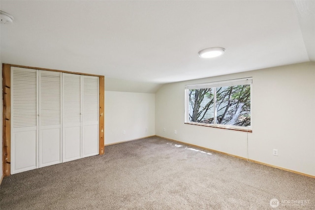 1425 N 1st Ave, Kelso, WA 98626 - unfurnished bedroom featuring carpet flooring, a closet, and vaulted ceiling