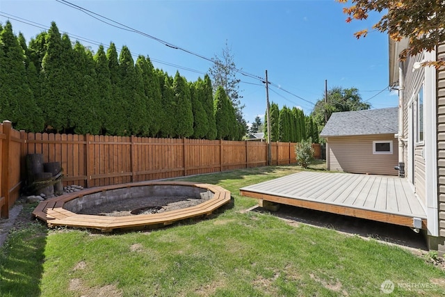 1425 N 1st Ave, Kelso, WA 98626 - fenced backyard with a deck
