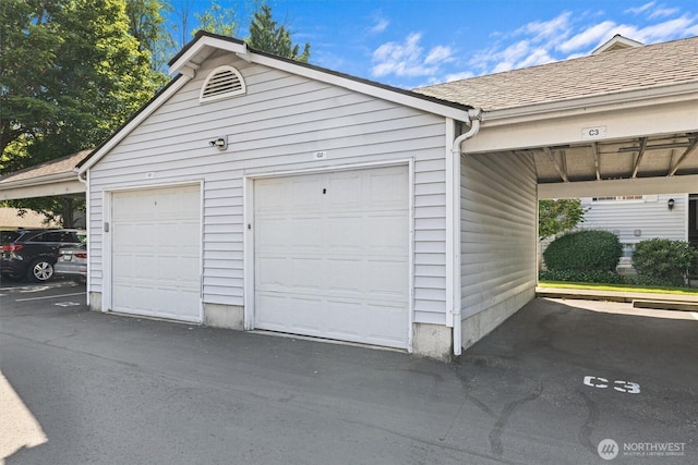 7453 Newcastle Golf Club Rd Unit L103, Newcastle, WA 98059 - view of garage