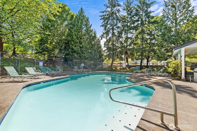 7453 Newcastle Golf Club Rd Unit L103, Newcastle, WA 98059 - community pool with a patio