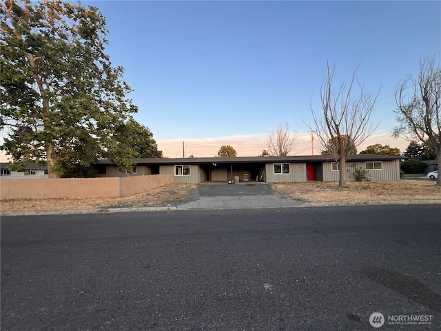 401 Biggs Dr, Moses Lake, WA 98837 - ranch-style house with asphalt driveway and a carport