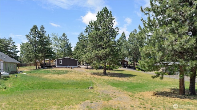 101 Twin Lakes Rd, Cle Elum, WA 98922 - view of grassy yard with a wooden deck
