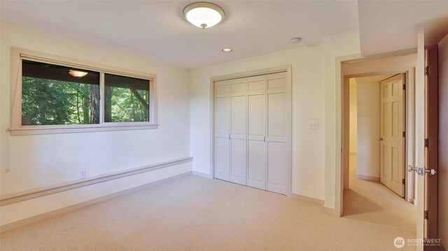 9411 SE 54th St, Mercer Island, WA 98040 - unfurnished bedroom featuring light carpet, a closet, and recessed lighting