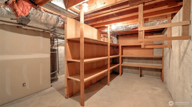 9411 SE 54th St, Mercer Island, WA 98040 - storage area with water heater