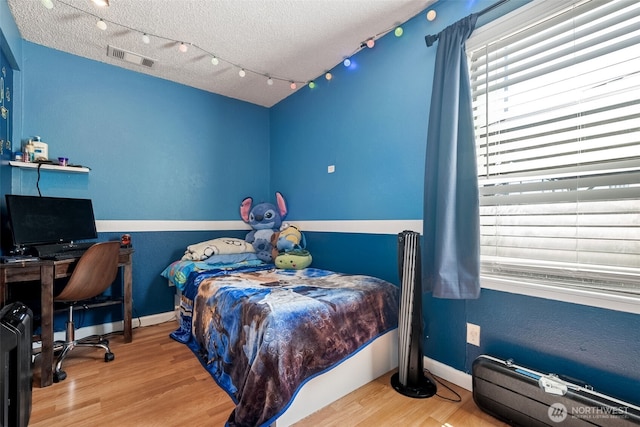 1526 H St SE, Auburn, WA 98002 - bedroom with a textured ceiling, wood finished floors, and a desk
