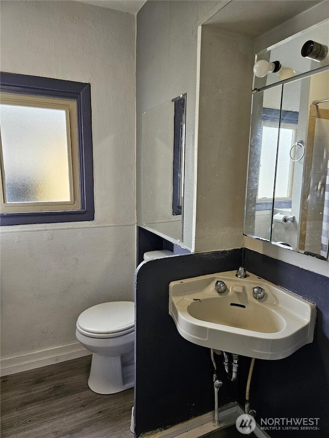 3023 Aberdeen Ave, Hoquiam, WA 98550 - bathroom featuring wood finished floors, a shower, and a textured wall