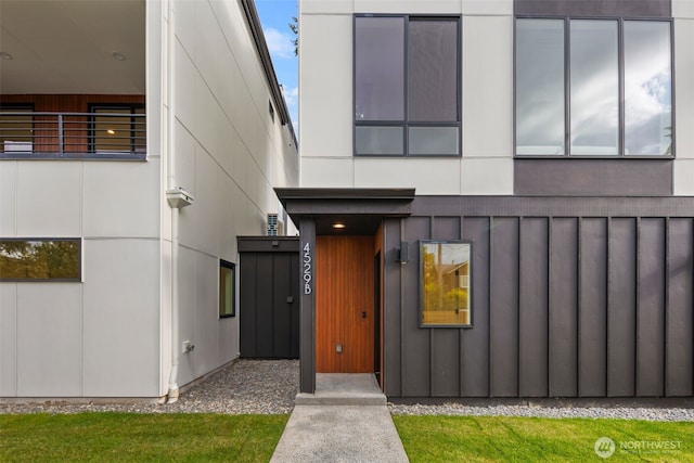 4529 S Orcas St Unit B, Seattle, WA 98118 - entrance to property with elevator