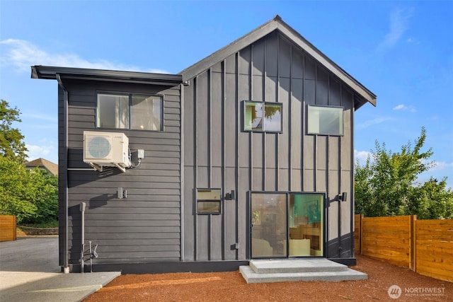 4525 S Orcas St, Seattle, WA 98118 - back of property featuring board and batten siding