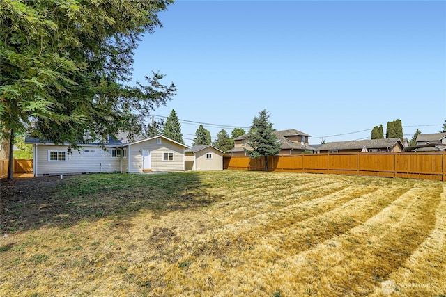 625 SW 122nd St, Seattle, WA 98146 - fenced backyard with an outbuilding