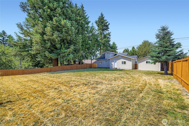 625 SW 122nd St, Seattle, WA 98146 - fenced backyard with an outdoor structure