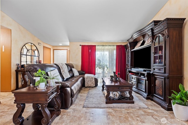 925 S 11th Ave, Othello, WA 99344 - view of living area