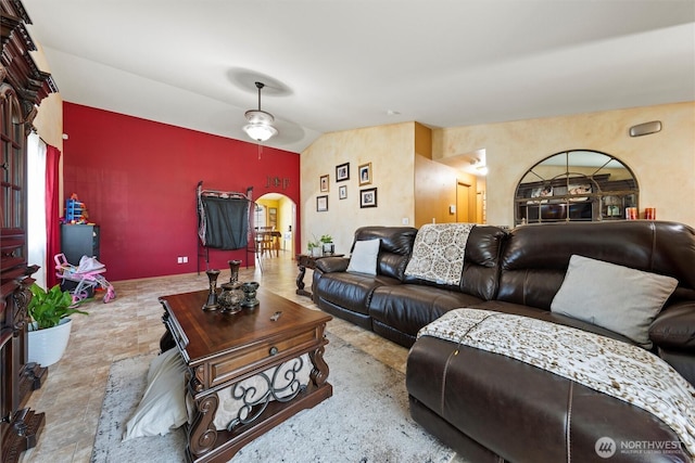 925 S 11th Ave, Othello, WA 99344 - living area featuring arched walkways