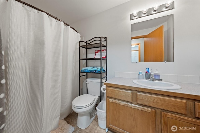 925 S 11th Ave, Othello, WA 99344 - full bathroom featuring vanity, tile patterned floors, and a shower with curtain