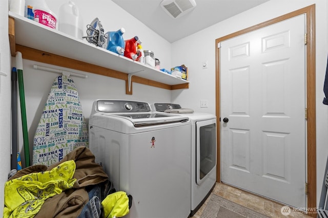 925 S 11th Ave, Othello, WA 99344 - laundry area with separate washer and dryer